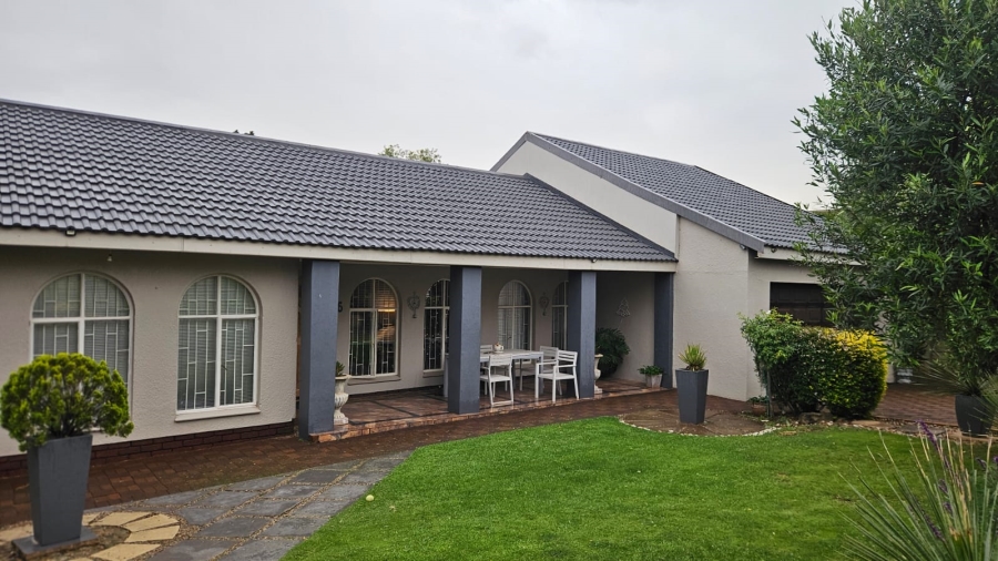4 Bedroom Property for Sale in Pellissier Free State